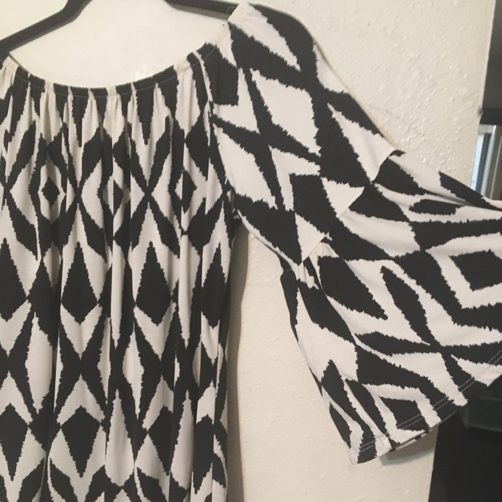 Woman’s large Black/egg shell Voll shirt